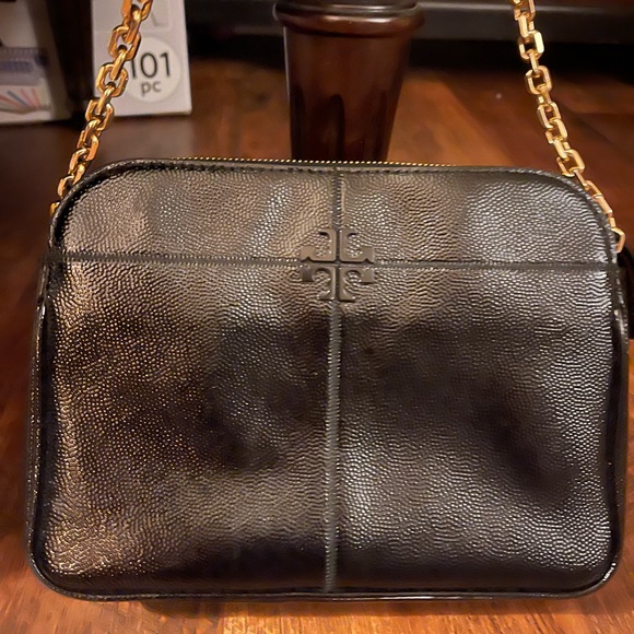 Tory Burch Handbags - Tory Burch pebbled patent leather crossbody bag